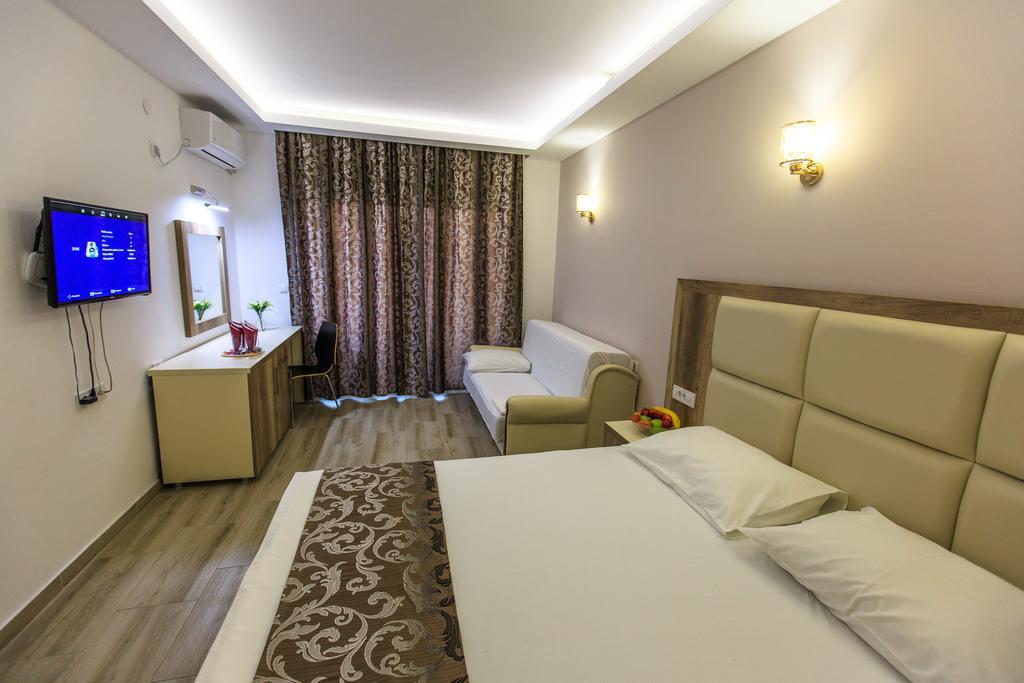 Hotel Edita Ulcinj Exterior foto