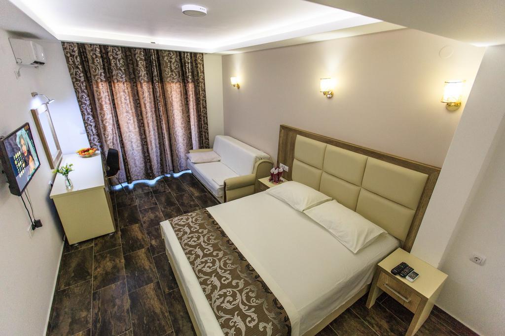 Hotel Edita Ulcinj Exterior foto