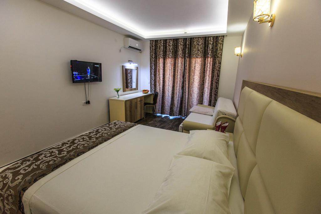 Hotel Edita Ulcinj Exterior foto
